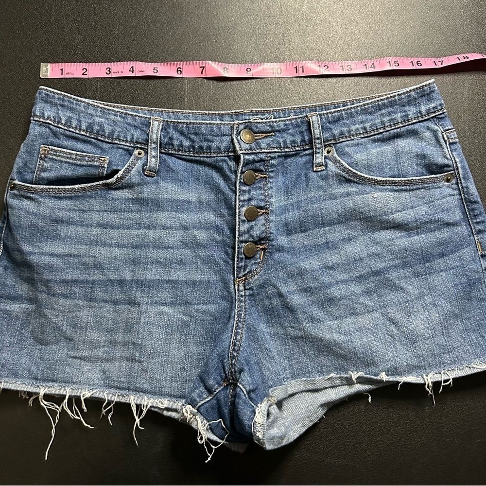 Universal Thread Button Fly Cut Off Jean Shorts S… - image 10